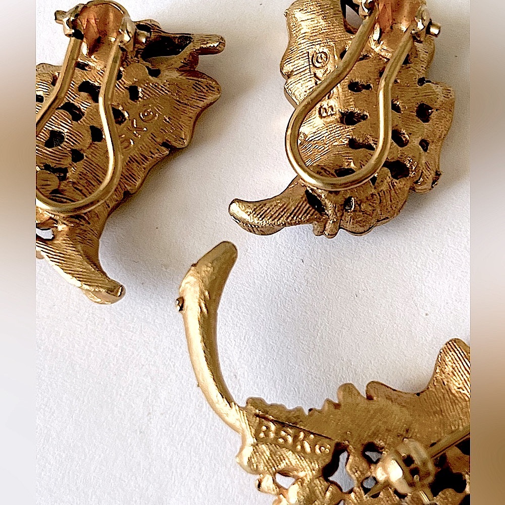 💚 Vintage Signed BSK Leaf Brooch & Clip On Green Gold Tone Earrings Set - Picture 11 of 15